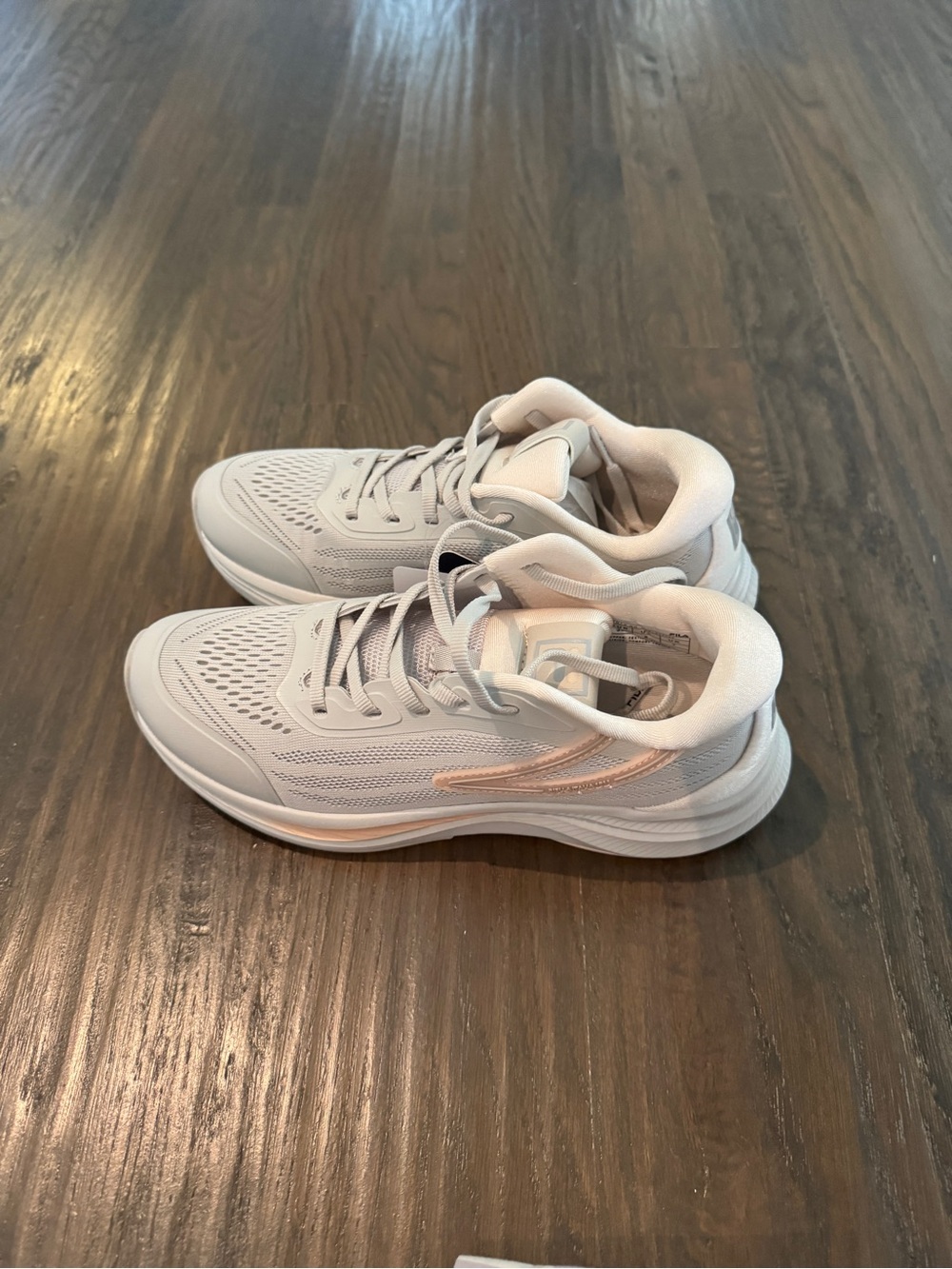 Fila women sneaker size US 7